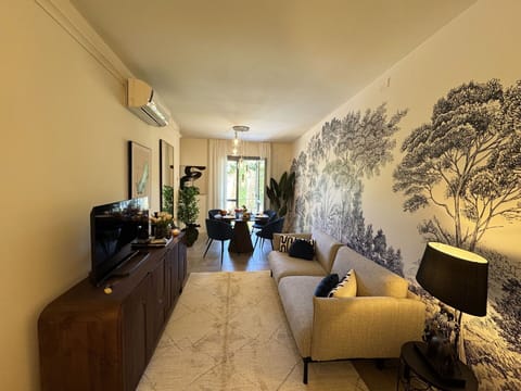 Wall, Interior Design, Furniture, Flooring, Floor, Room, Living Room, Ceiling, Couch