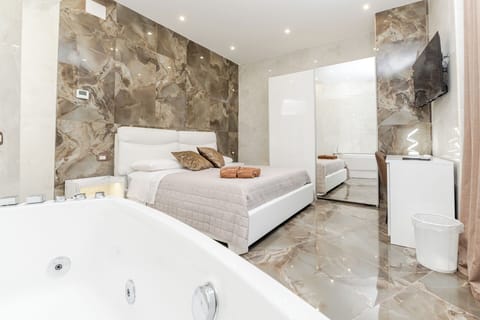 Deluxe Suite, Balcony | Desk, laptop workspace, free WiFi