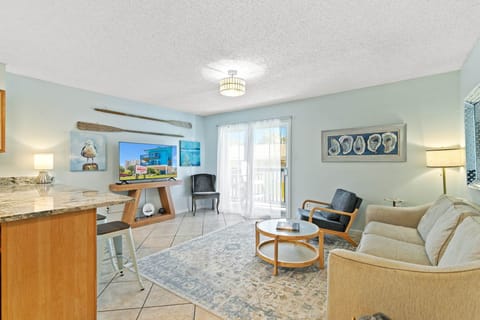 Bright + welcoming living room with cozy coastal seating and stylish decor. 