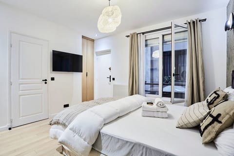 Apartment | 1 bedroom, laptop workspace, iron/ironing board, bed sheets