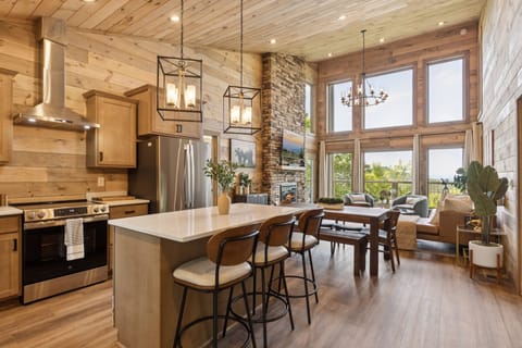 House, 3 Bedrooms | Private kitchen | Fridge, oven, coffee/tea maker, toaster