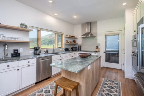 Condo, 2 Bedrooms | Private kitchen | Fridge, oven, coffee/tea maker, toaster