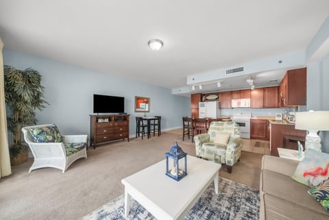 23-web-or-mls-9902 S Thomas Dr 1516-17