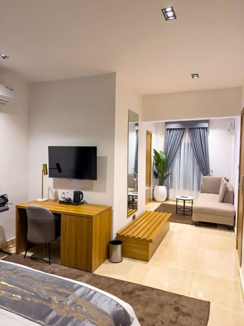 Executive Suite | Soundproofing, free WiFi