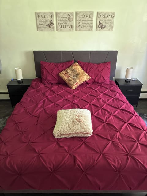 Main bedroom with queen bed overlooking the peaceful backyard for peaceful stay