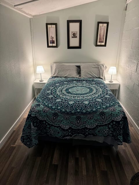 Bedroom full size bed