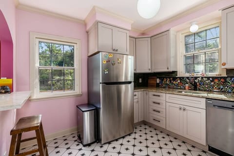 1e8a04c8-f636-4f10-adb6-86ae7f80243c