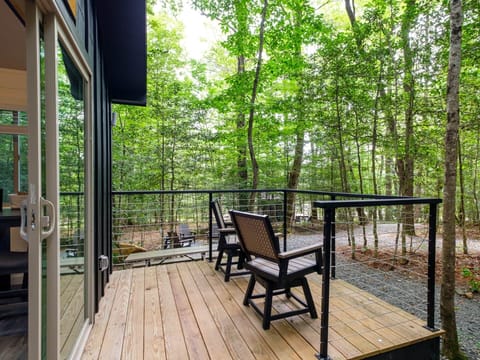 Deluxe Cabin, River View | Terrace/patio