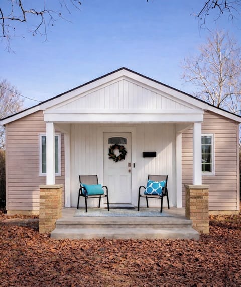 Cozy retreat in town, perfect for a stay in Mena AR!