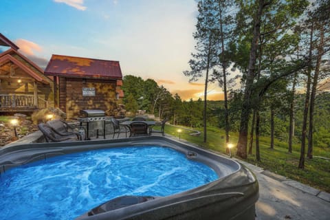 Cabin, 1 Queen Bed with Sofa bed, Hot Tub, Mountain View (Antlers Point) | Outdoor dining