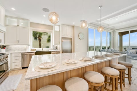 Kitchen Island with seating for 6