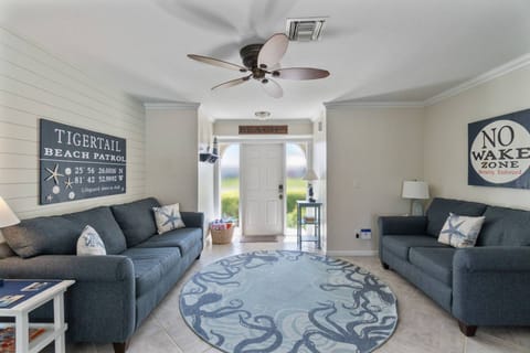 Welcome to Kendall Cottage - the coastal vibes sweep you away to a great vacation!