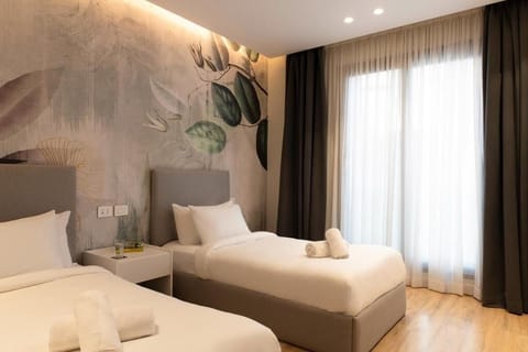 Apartment, Park View | In-room safe, iron/ironing board, free WiFi