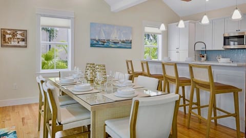 The dining table seats 6 comfortably...