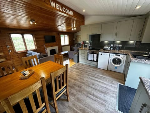 Cabin, 3 Bedrooms, Smoking, Hot Tub | Laundry
