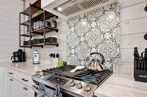 Whip up delicious meals with ease in our fully equipped kitchen, complete with a stylish backsplash.