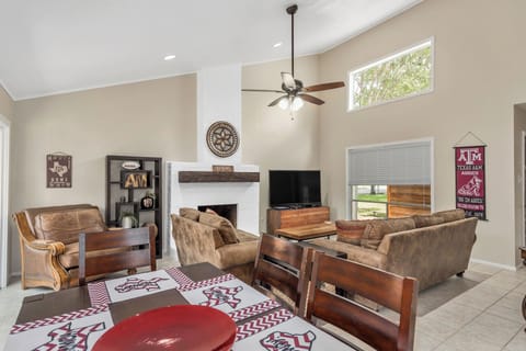 Spacious living area with huge TV with sports package.  Catch all the games!