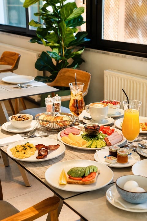 Free daily full breakfast