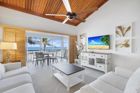 Condo, 3 Bedrooms | Living area