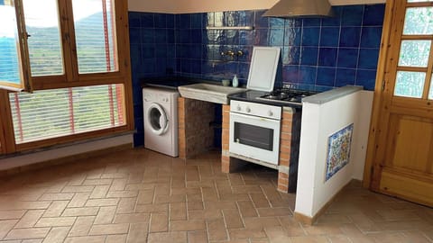 House, 2 Bedrooms, Accessible, Balcony | Private kitchen
