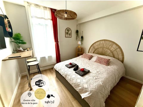 City Studio, 1 Bedroom, Non Smoking | Free WiFi, bed sheets