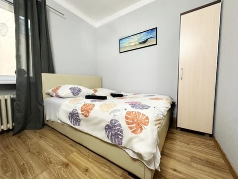 Basic Room | Desk, laptop workspace, iron/ironing board, free WiFi