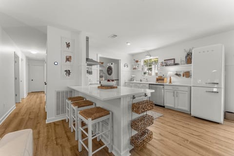 House, Multiple Beds (Cottage Haven) | Private kitchen | Oven, toaster