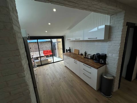 f0b48fe0-ec9f-42f6-af1b-76c4826d220a