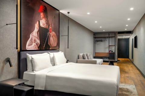 Junior Suite | Premium bedding, down comforters, free cribs/infant beds, bed sheets