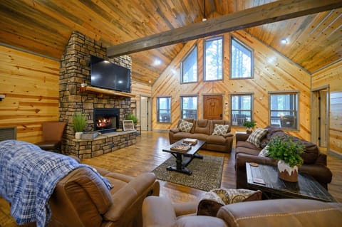 Cabin, Multiple Beds, Hot Tub, Garden View (Heartland Retreat) | Living area