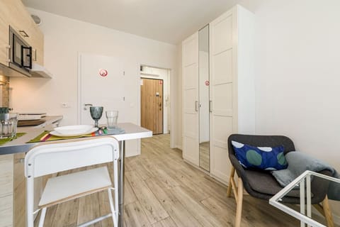 Comforatable Mirrored Double Studio | Book Now with RENTUJEMY