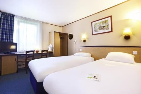 Standard Twin Room | Iron/ironing board, free WiFi