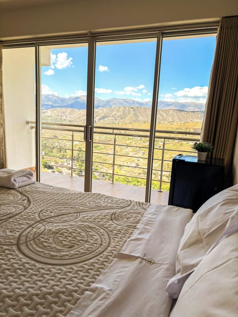 Comfort Room, Balcony, Valley View | Desk, laptop workspace