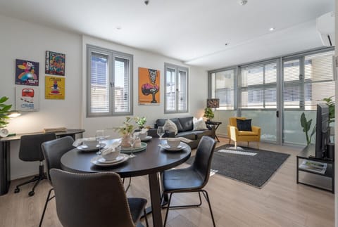 Unwind in the open-plan living space, where creative energy and local artwork reflect the city’s vibrant East End spirit.