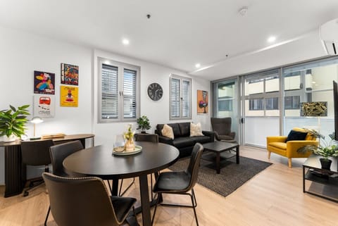 Unwind in the open-plan living space, where creative energy and local artwork reflect the city’s vibrant East End spirit.