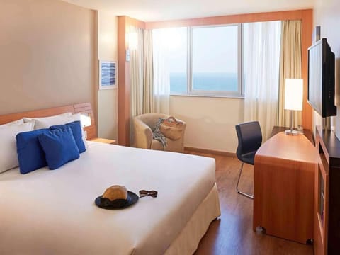 Deluxe Twin Room, 1 Queen Bed, Sea View | In-room safe, desk, laptop workspace, blackout drapes