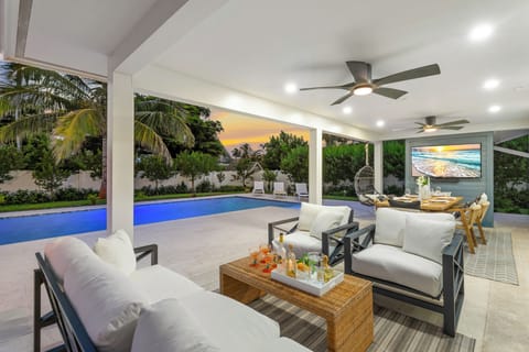 Outdoor lounge for cocktails and conversation