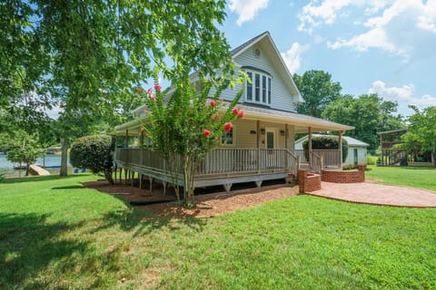 Welcome to Duck Duck Get Away – where lakefront charm meets cozy comfort.