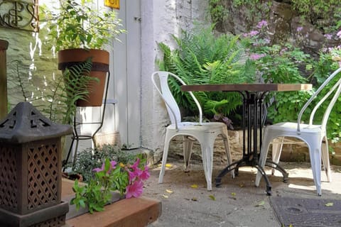 A quiet private courtyard to sit or enjoy some outdoor dining.