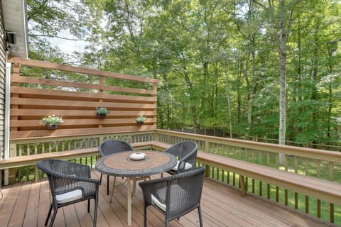 Phillipsport Vacation Rental | 3BR | 2.5BA | 2,844 Sq Ft | Stairs to Enter