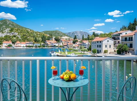 Villa (Four Bedroom Villa) | Balcony