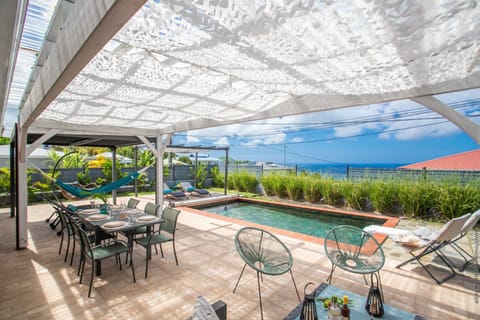 60m2 terrace with sea view, pleasant living room with private swimming pool