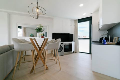 Superior Apartment, City View | Dining room