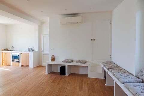 Apartment, Balcony, Sea View | Living area