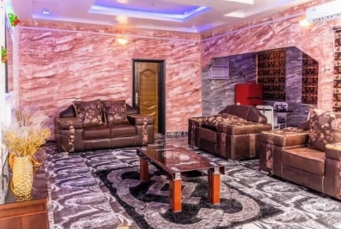 Family Room, Balcony, City View | Living area