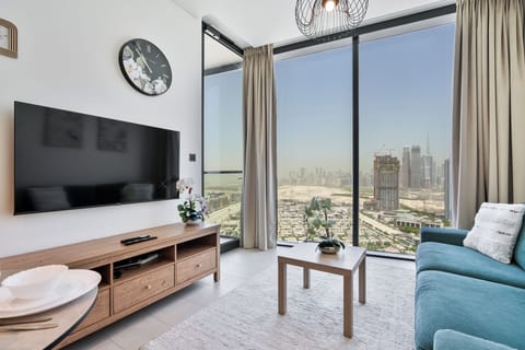 Exclusive Apartment, Balcony, City View | Living room | 55-inch Smart TV with digital channels
