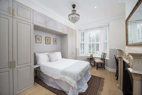 Step into charm and comfort in this one-bedroom vintage-style apartment — full of character and cozy touches.