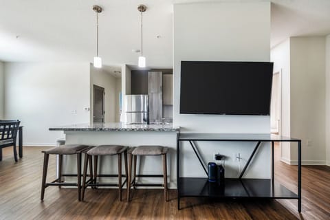 Apartment, 1 Bedroom | Private kitchen | Full-size fridge, microwave, oven, stovetop