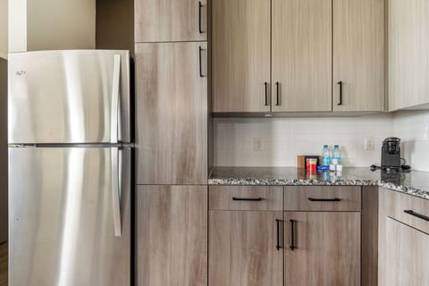 Apartment, 1 Bedroom | Private kitchen | Full-size fridge, microwave, oven, stovetop