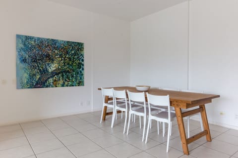 Basic Apartment | Dining